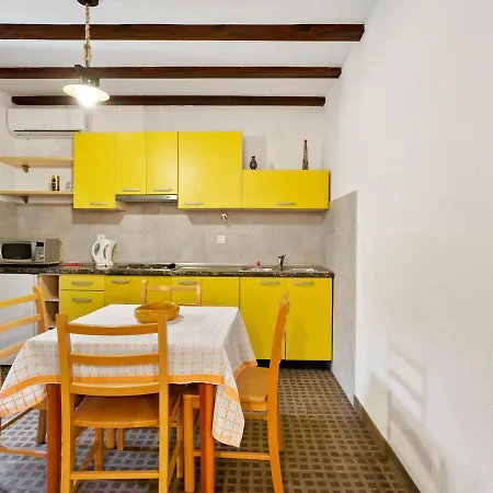 Alluring In Near Diocletian Palace *