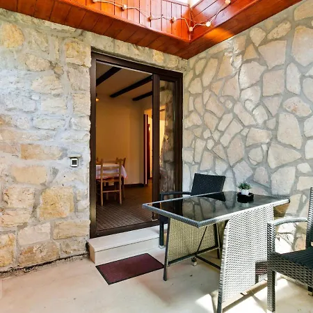 Alluring In Near Diocletian Palace *